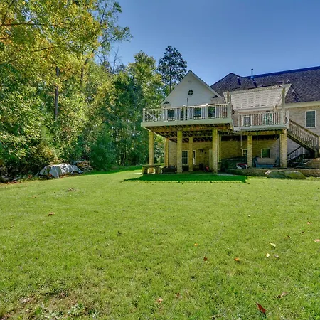 High Point Vacation Rental With Private Deck!